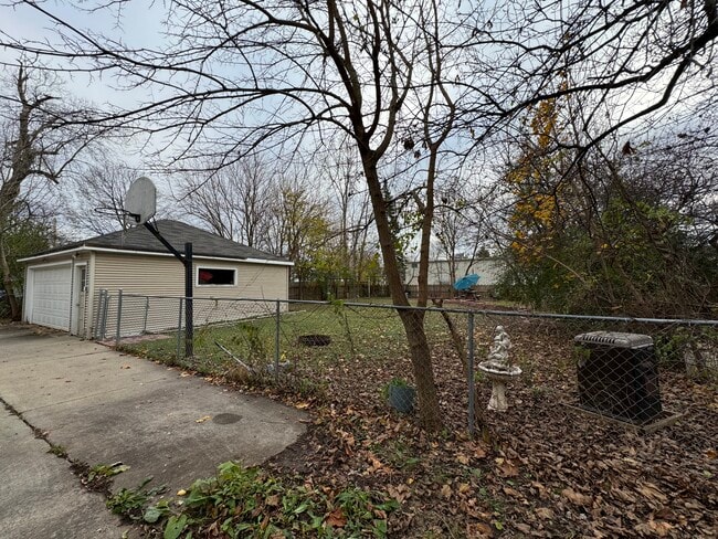 fenced in back yard - 1409 W Washington St