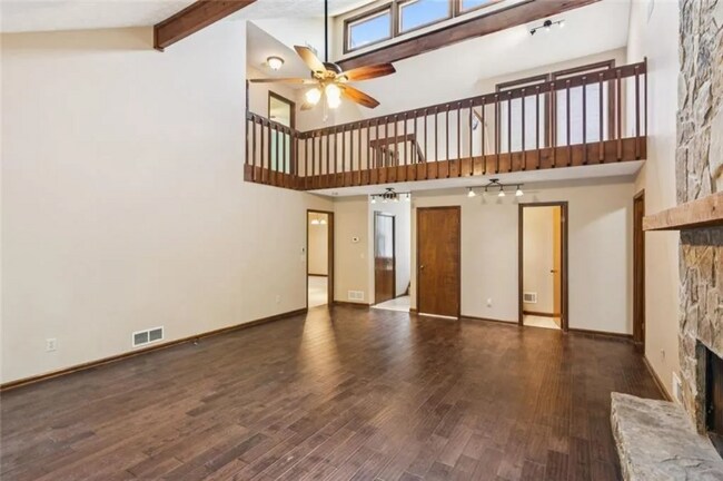 Foto del edificio - 1616 Maple Ridge Dr