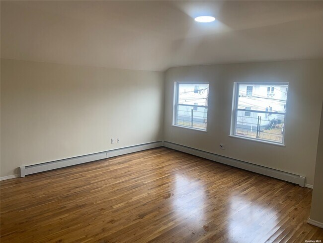 Building Photo - 557 B 72 St