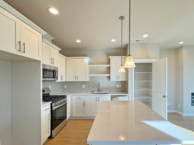Building Photo - Beautiful Brand New Townhome in NW Corvallis