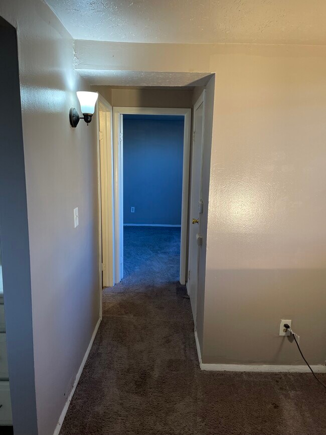 Halllway - 2845 Glenaire Dr