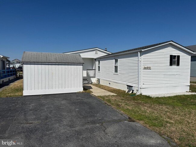 Foto del edificio - 36991 Laws Point Rd