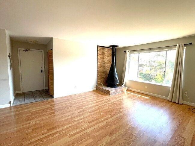 Foto del edificio - 6170 Knoll Ln Ct