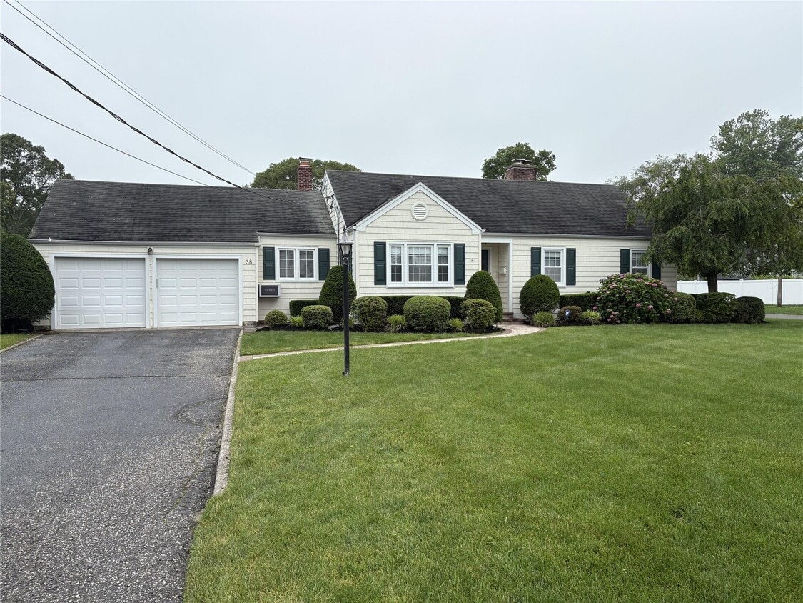 Primary Photo - 38 Bradish Ln