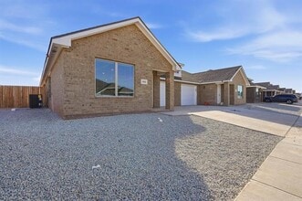 Building Photo - 3057 Glennster St