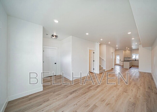 Building Photo - 1475 Elmore Ave