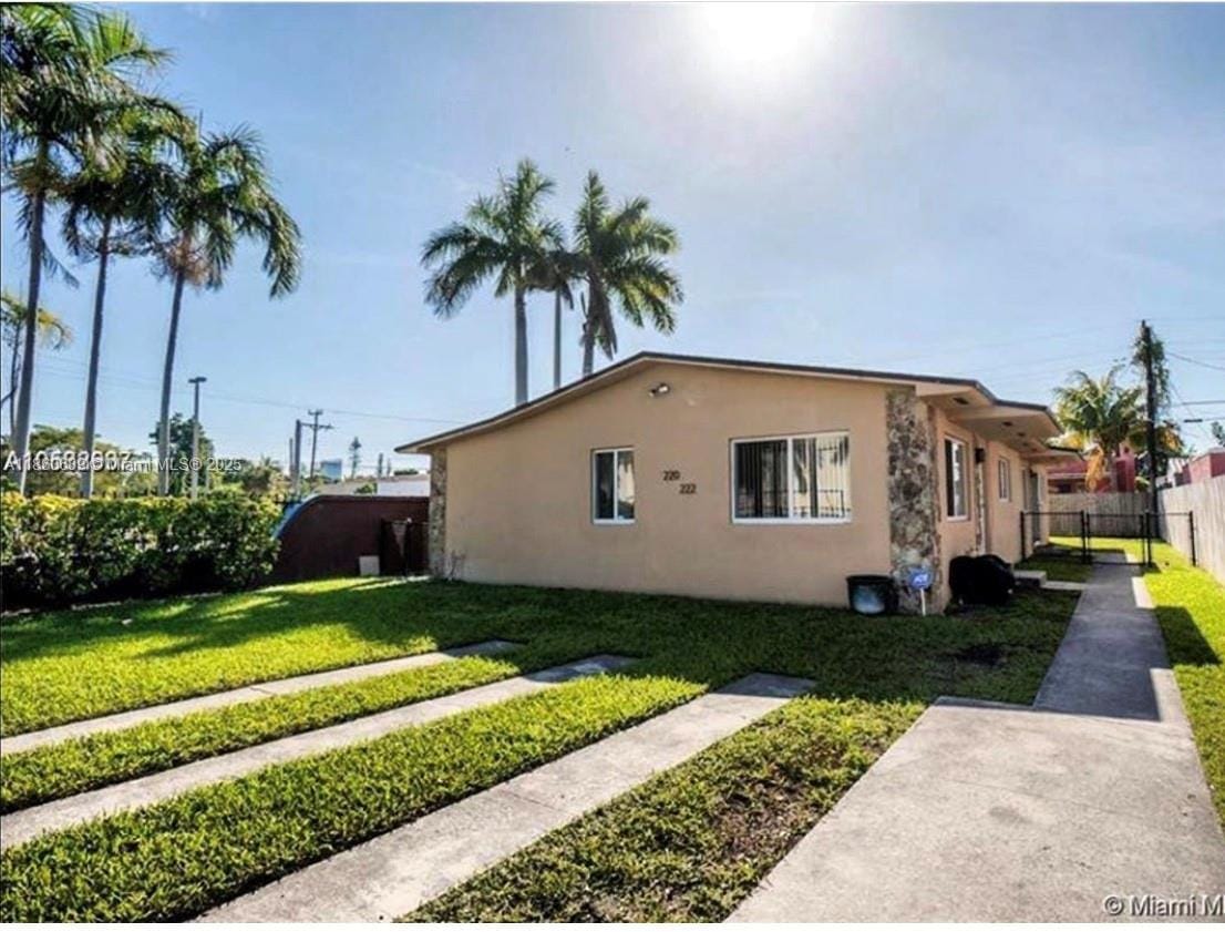 Foto principal - 220 NW 46th St