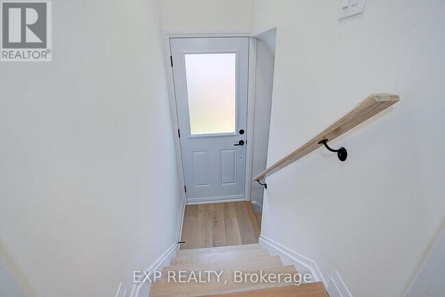 Building Photo - 36 Vauxhall Dr