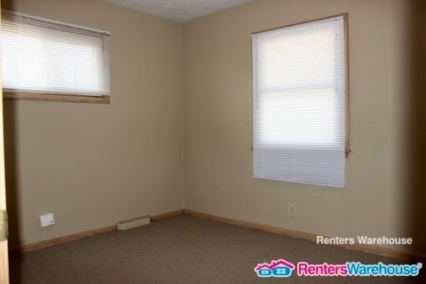 Building Photo - 701 Robinwood Ln