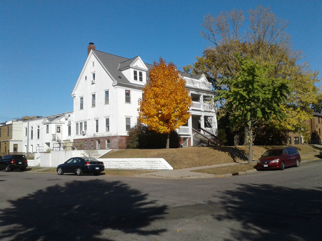 Primary Photo - 1635 Sherburne Ave