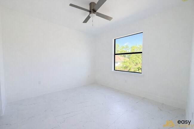 Foto del edificio - 1045 Jaguar Blvd