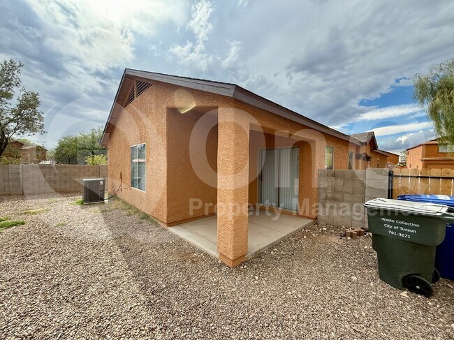 Foto del edificio - 2414 E Calle Lena Verde