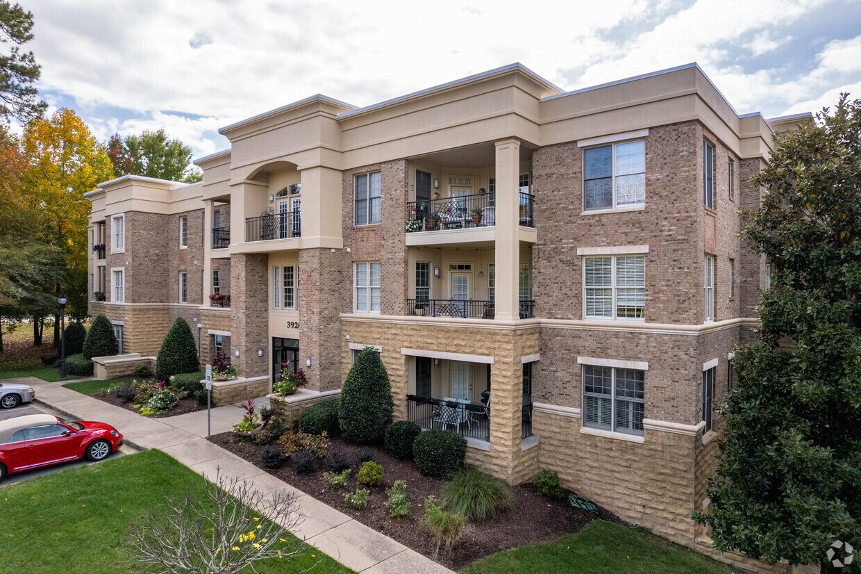 Essex at Glen Eden Apartments in Raleigh, NC