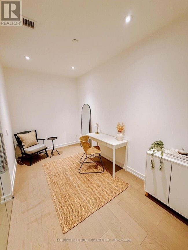 Building Photo - 1315 Bay St.