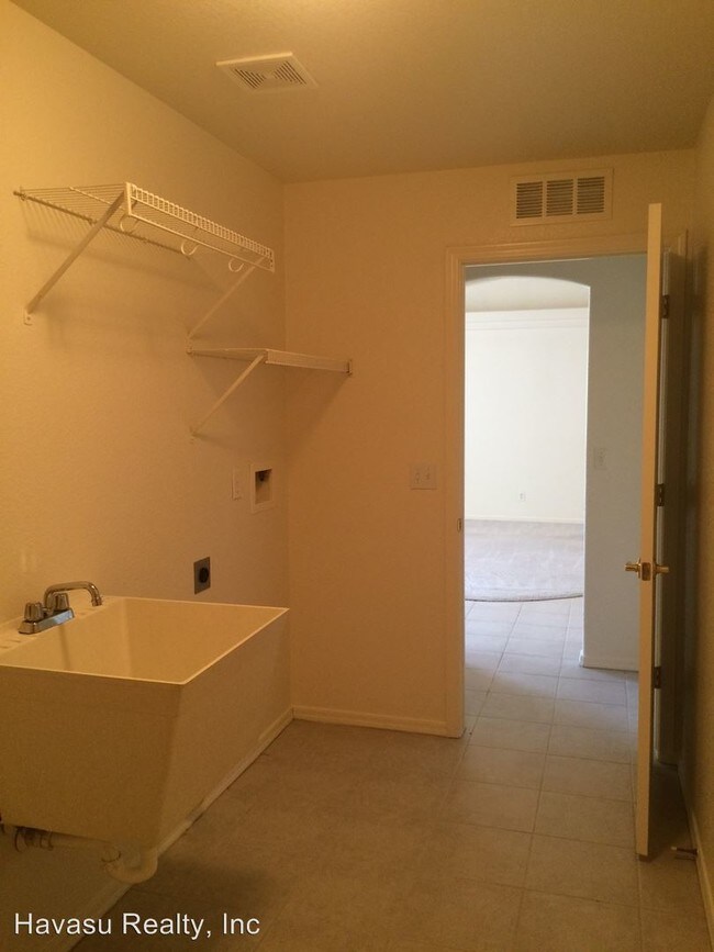 Building Photo - 3 br, 2 bath House - 3350 Yaqui Drive