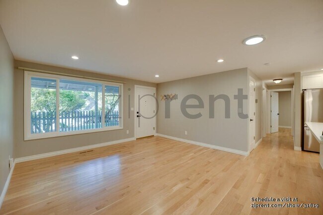 Building Photo - 13044 111th Ave NE