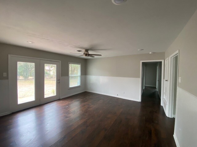 Building Photo - 2107 La Porte Dr