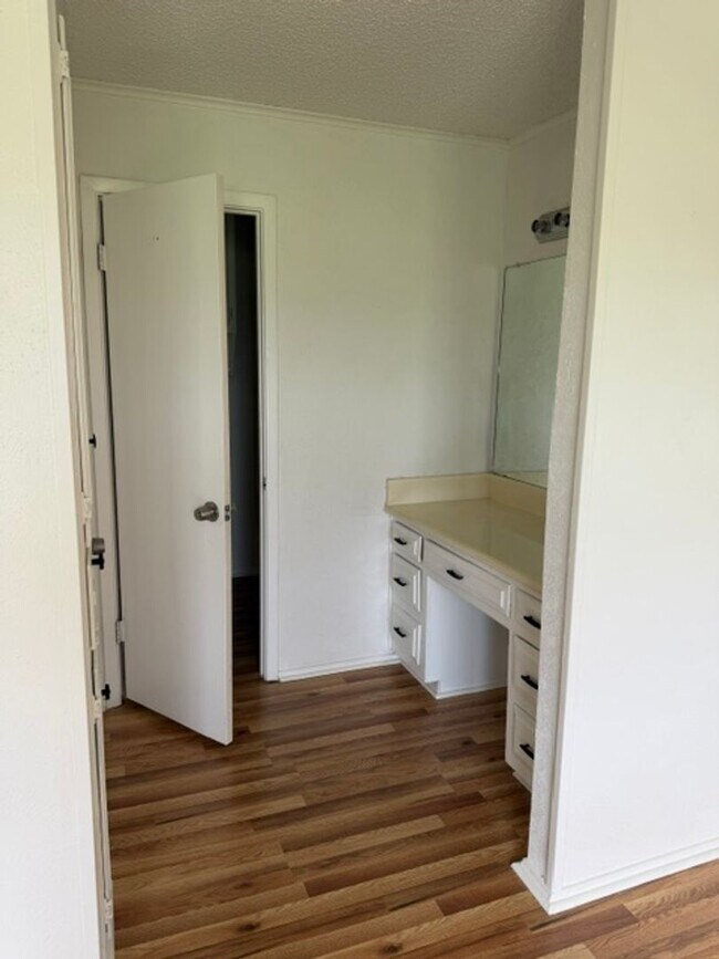 Foto del edificio - Centrally Located 2 Bedroom Unit