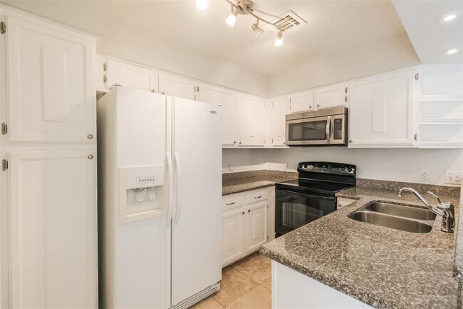 Building Photo - 2507 Bering Dr
