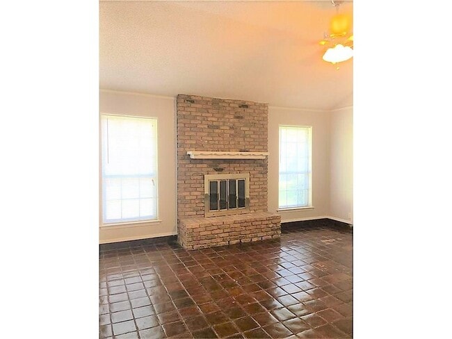 Building Photo - 8425 Donna Dr