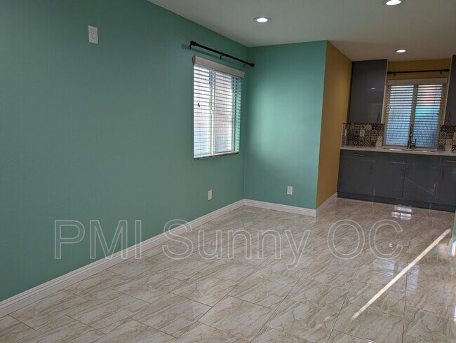 Building Photo - 400 East 52nd Street