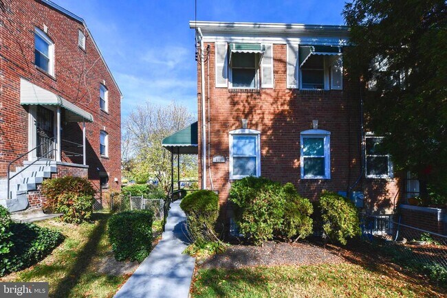 Building Photo - 416 Peabody St NE