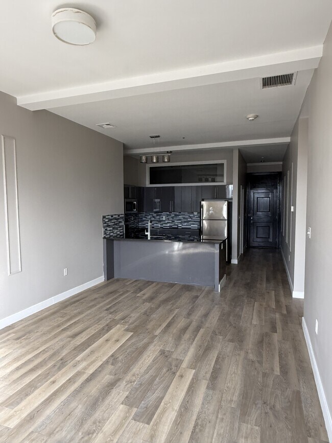 Foto del edificio - 99 W Main St