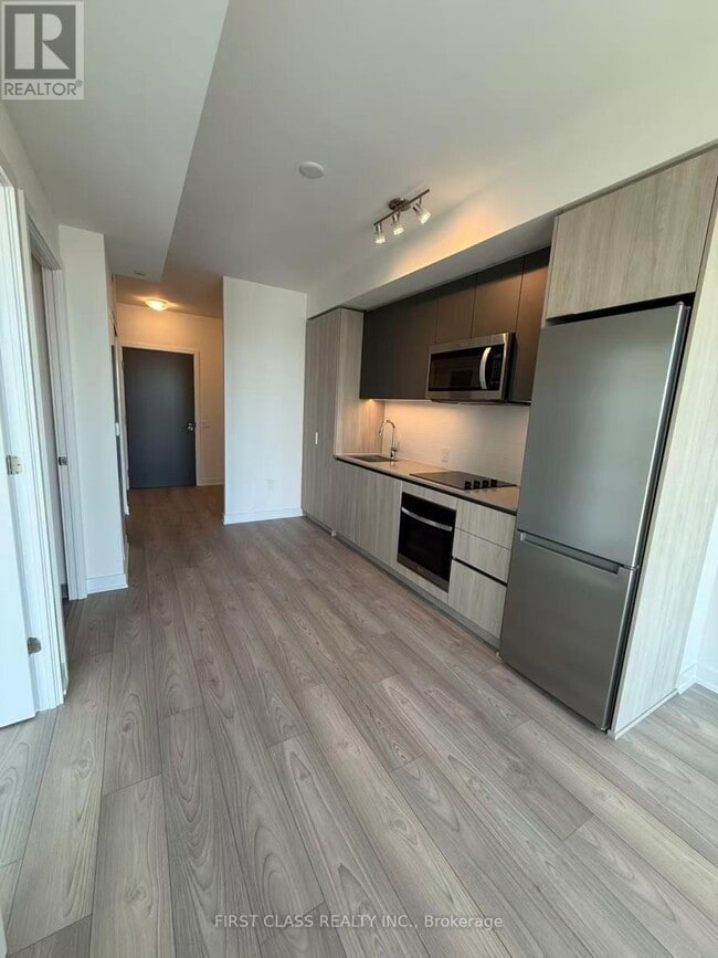 Building Photo - 5858 Yonge St