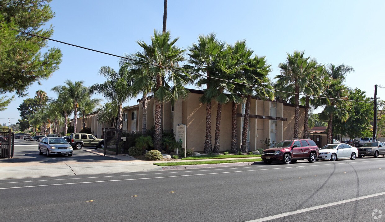 Building Photo - La Quinta Gardens