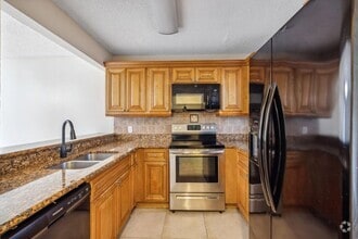 Building Photo - 1453 Lake Crystal Dr