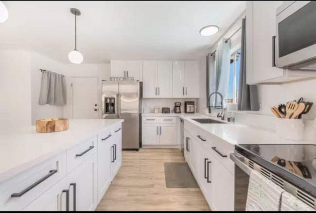 Building Photo - 3101 Kings Way