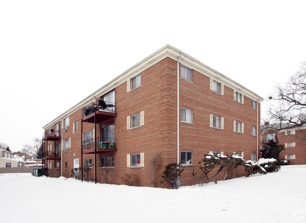 Building Photo - 1026 S Des Plaines River Rd