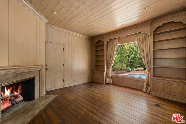Building Photo - 1029 Chevy Chase Dr