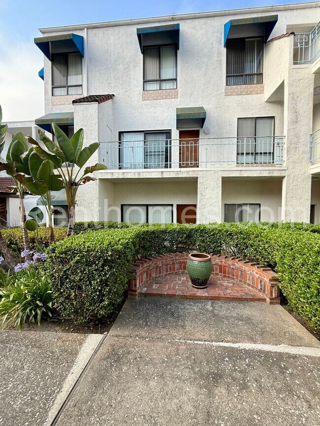 Foto del edificio - 8320 Regents Rd