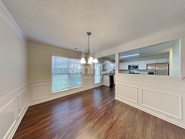 Foto del edificio - 8223 Fox Swamp Rd