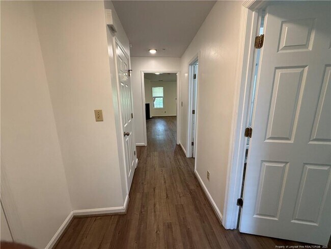Foto del edificio - 259 Waterdown Dr