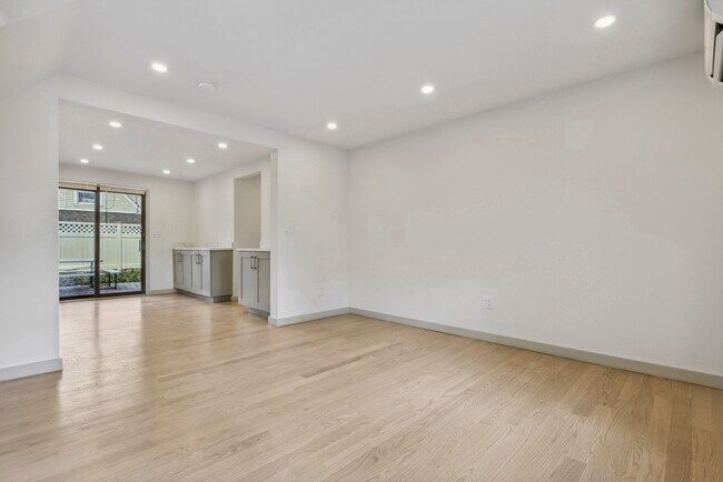 Foto del edificio - 2441 1st St