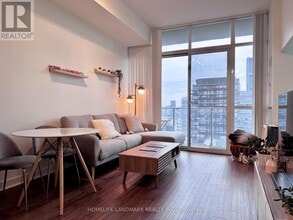 Building Photo - 126 Simcoe St