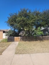 Building Photo - 4241 Siesta Ln