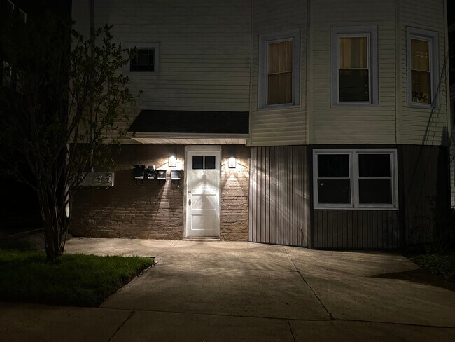 Building Photo - 61 Albany Ave