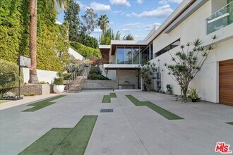 Building Photo - 1232 Sunset Plaza Dr