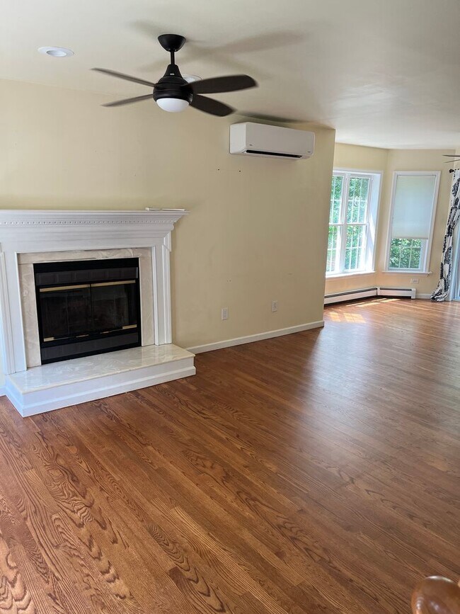 Foto del edificio - Private 3/4 BR 2.5Ba in Forestdale area of Sandwhich