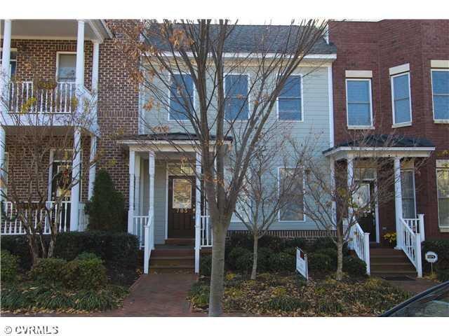 Foto principal - RENT SPECIAL! 4 BR / 3.5 BA Gorgeous Townh...