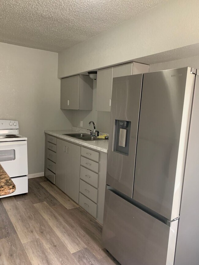 Building Photo - 517 W 11th Street Clovis NM