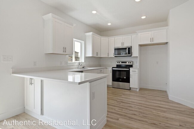 Building Photo - 4 br, 3 bath House - 1288 E Pamela St