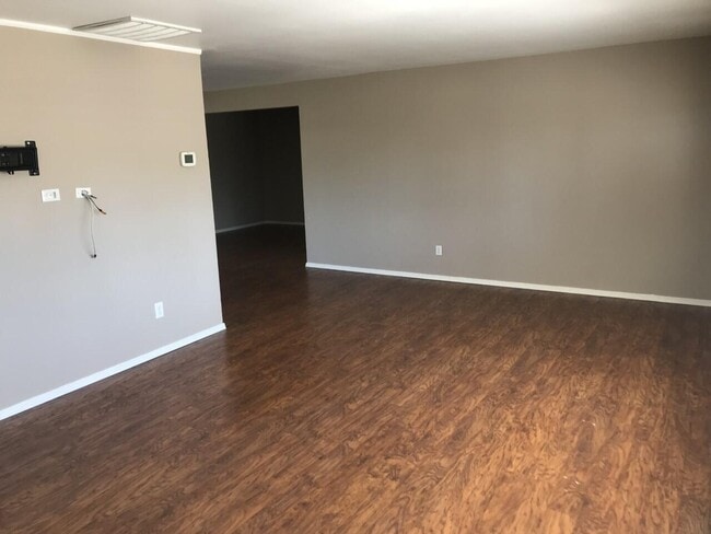 Foto del edificio - 7811 Cielo Vista Dr