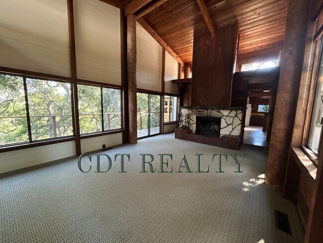 Foto del edificio - 3BR/ 2BA CARMEL VALLEY RETREAT