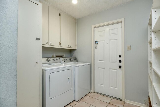 Building Photo - 4802 Greystone Dr