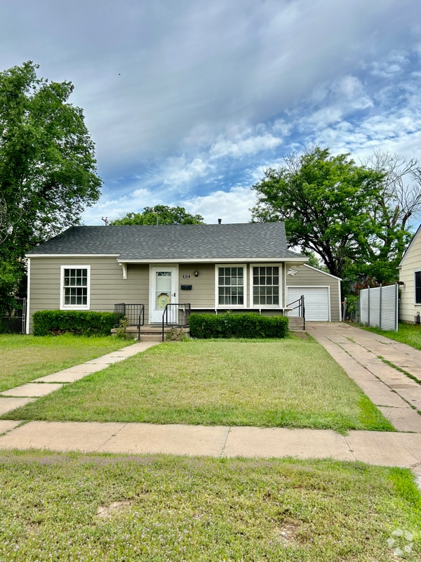 Building Photo - 4112 S Hughes St
