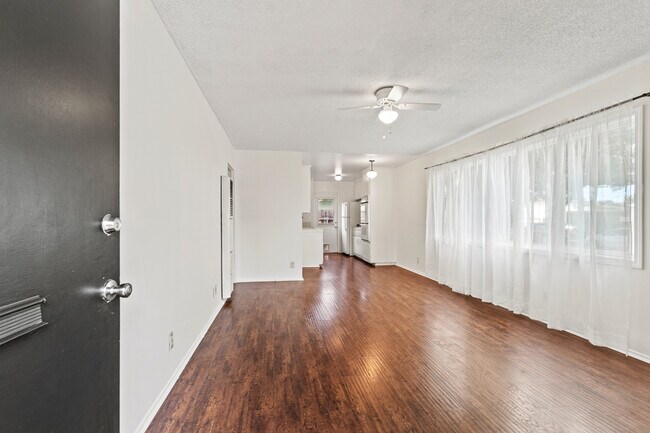 Foto del edificio - 3341 Porter Ln